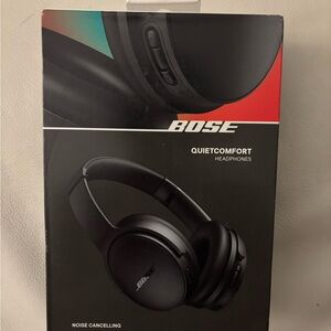 Bose QuietComfort Headphones - Black and Red Packaging